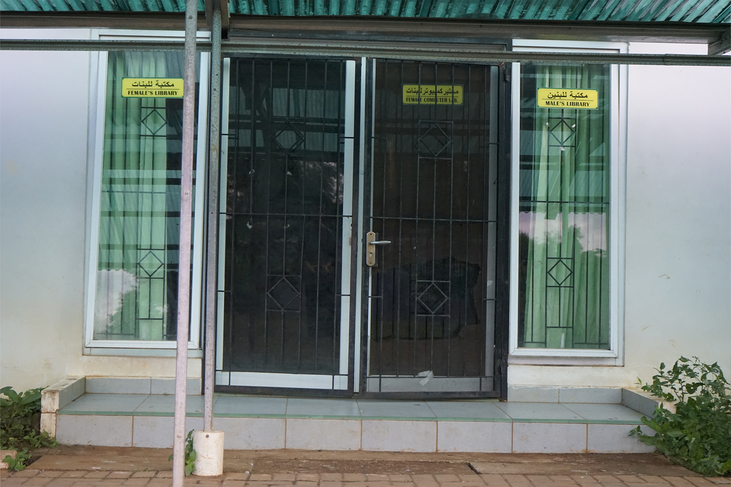 Pintu Depan Perpustakaaan