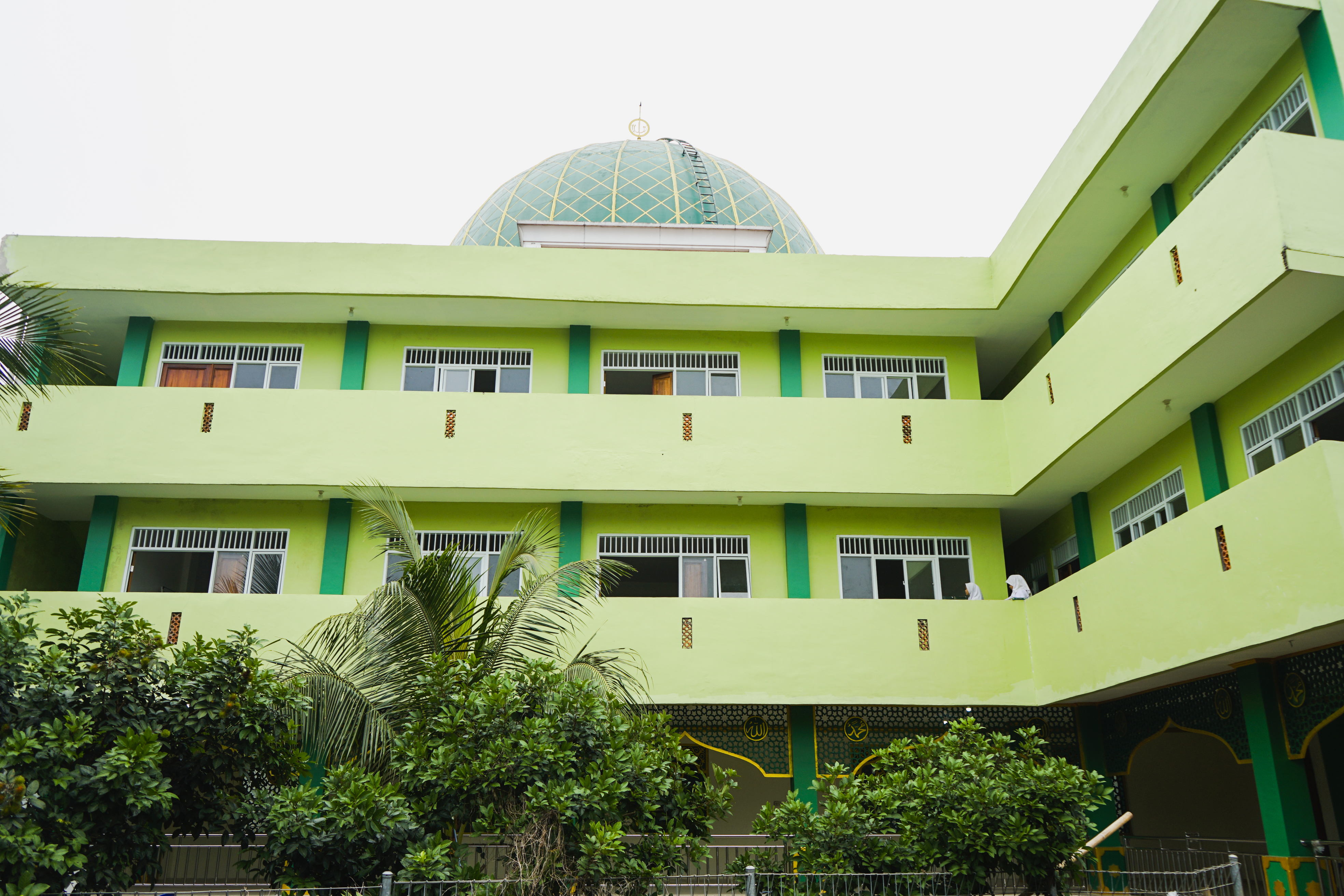 Gedung Kelas Putri Belakang Masjid