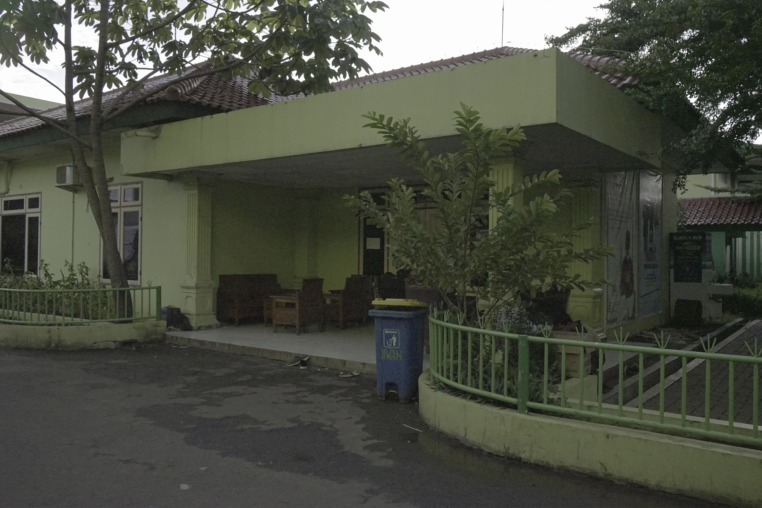 Kantor Sekolah ( tampak dari samping )