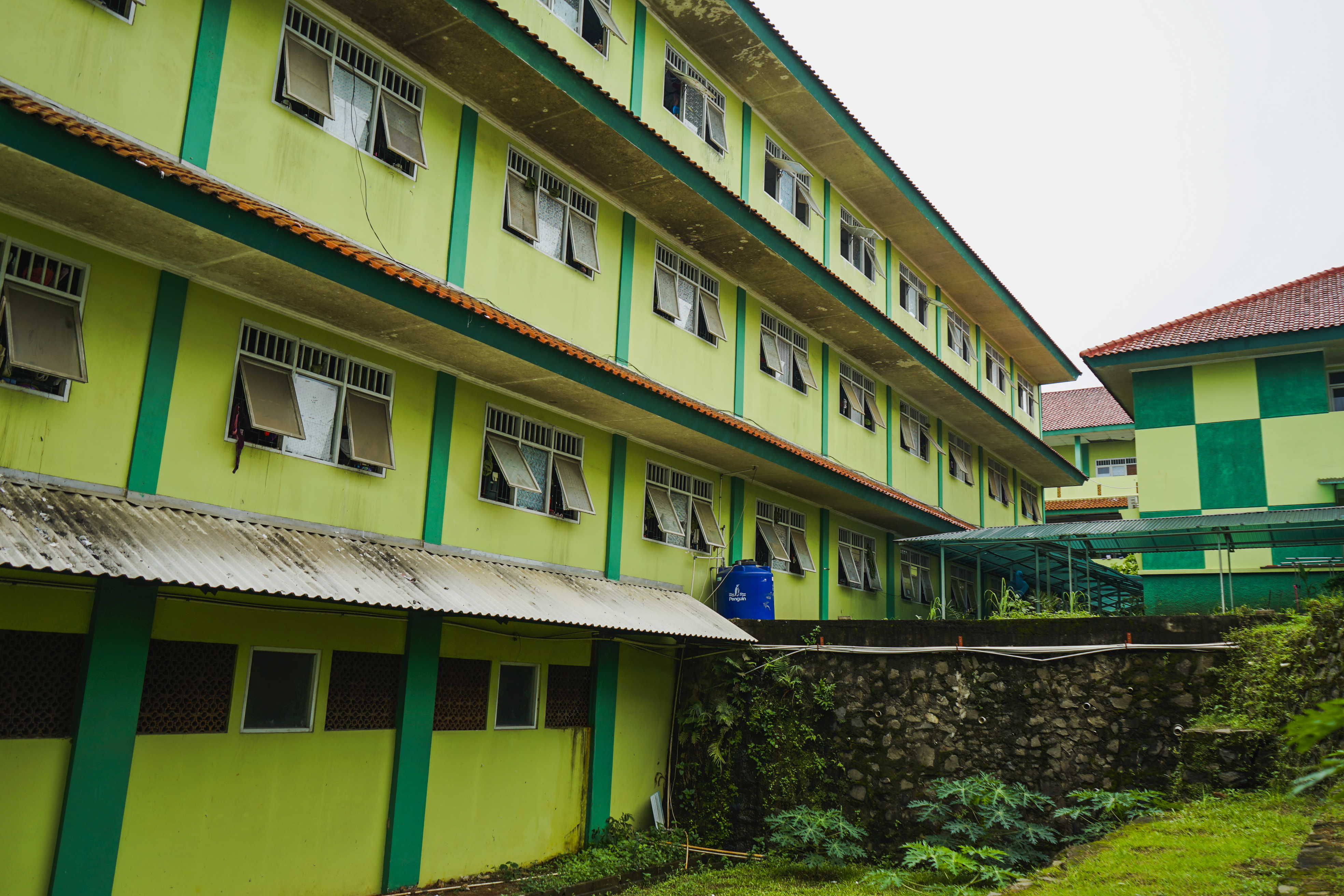 Asrama Putri ( tampak dari bawah tangga )