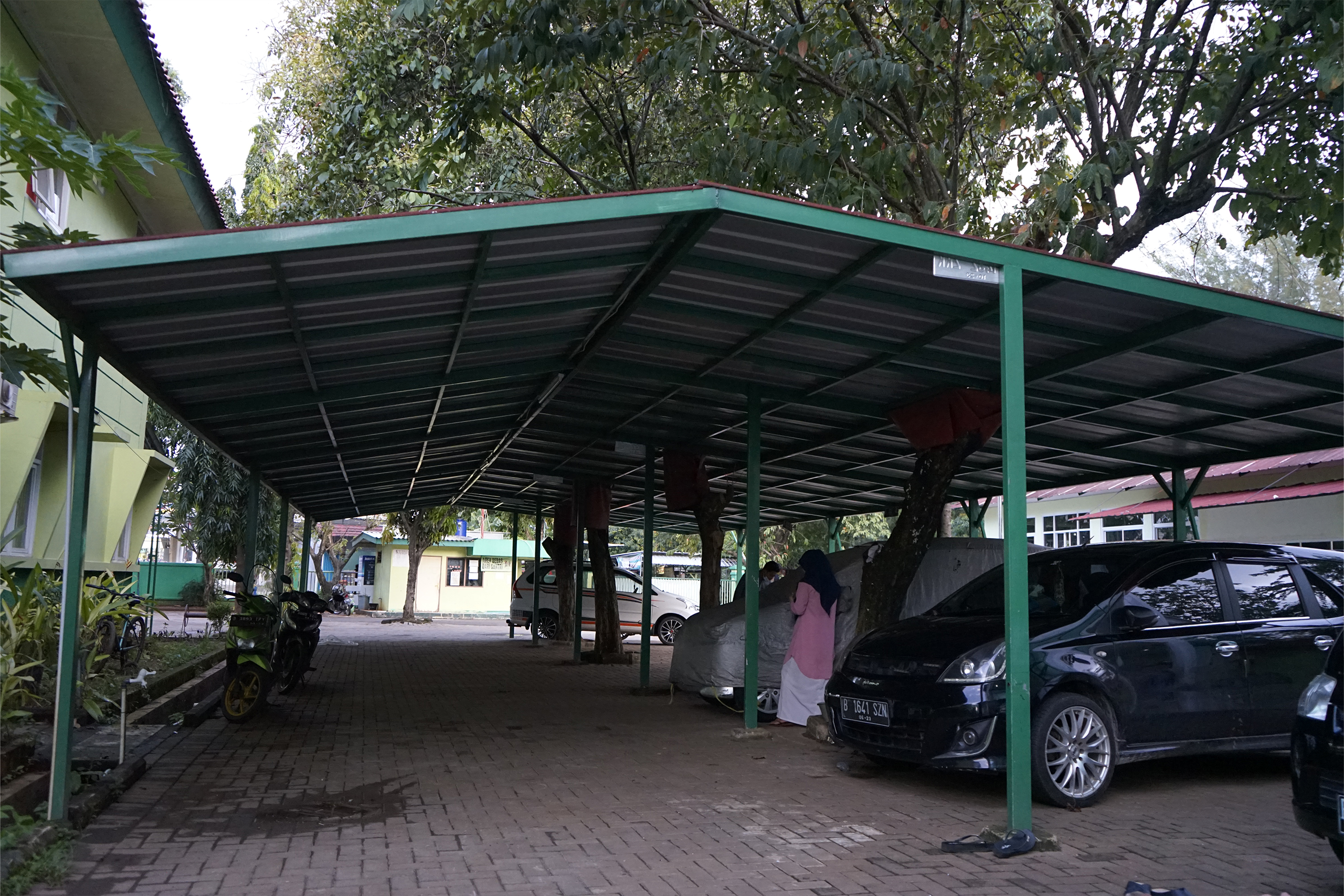 Parkiran Kendaraan Keluarga Pondok